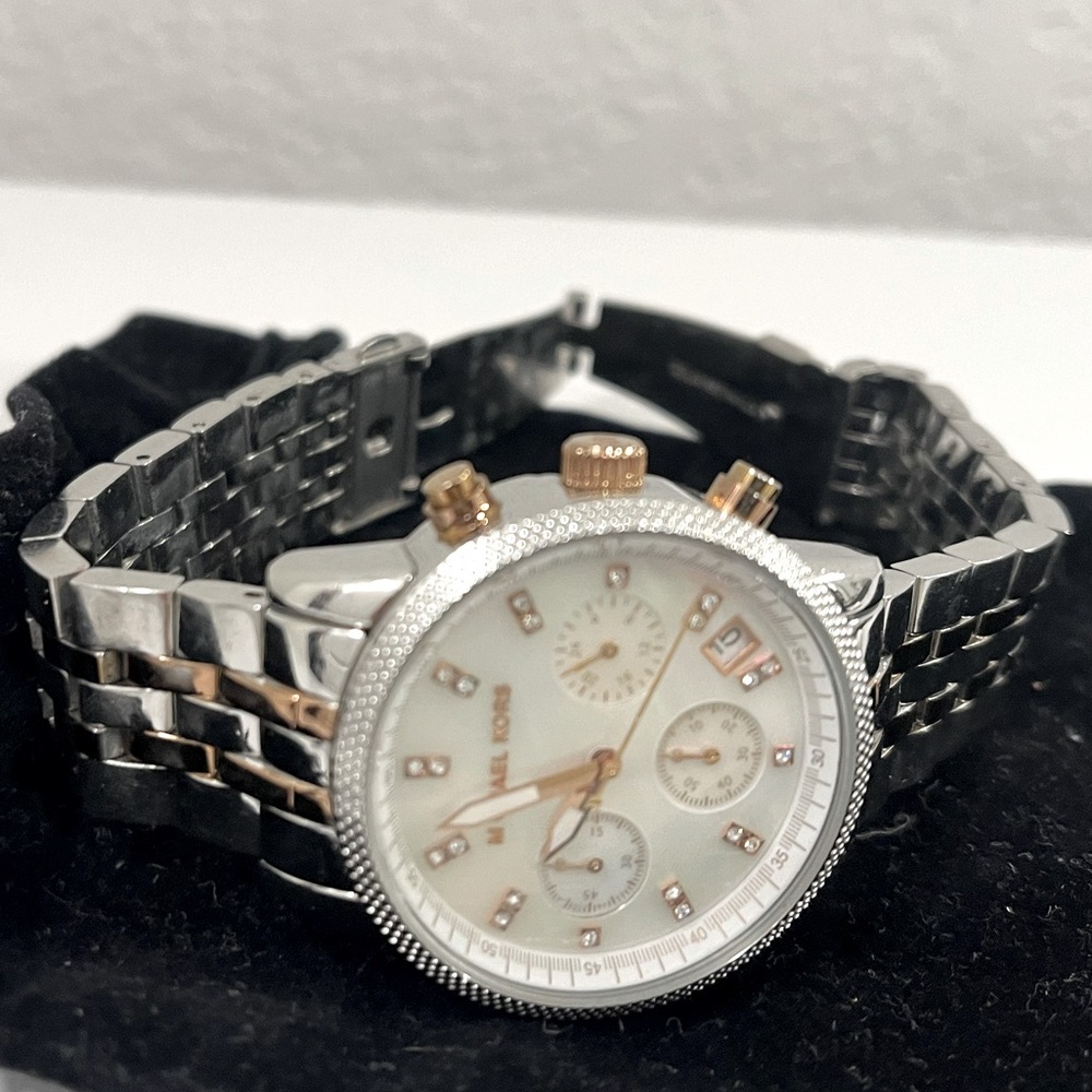 Michael Kors women’s watch with pearlescent face - Picture 1 of 5